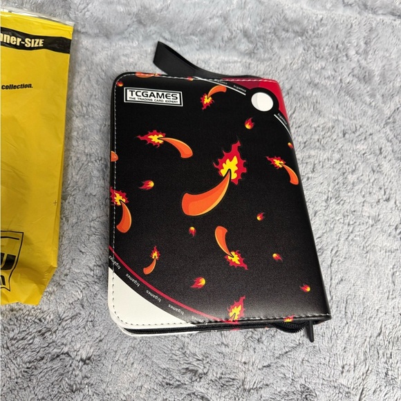 TCGames Trading Card Binder – 4 Pocket, 400+ Cards - Picture 4 of 4